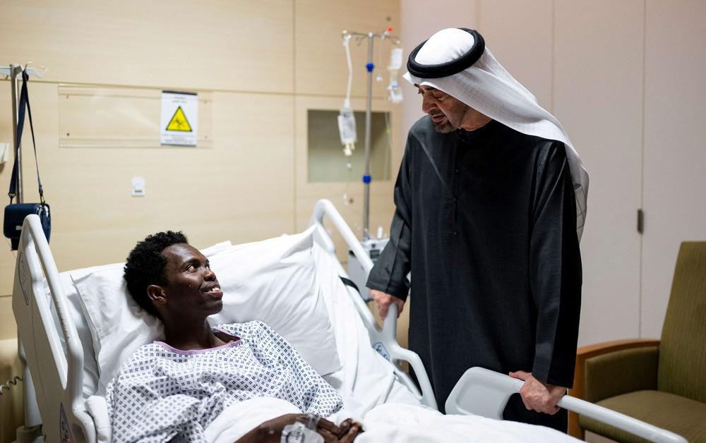 محمد بن زايد يزور مصابي الهجمات الإيرانية ويؤكد قوة الإمارات وتلاحم المجتمع