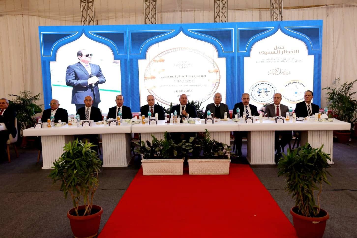 وزير النقل يتفقد ورش شركة النيل لنقل البضائع ويؤكد: لا نية للتفريط في أي عامل