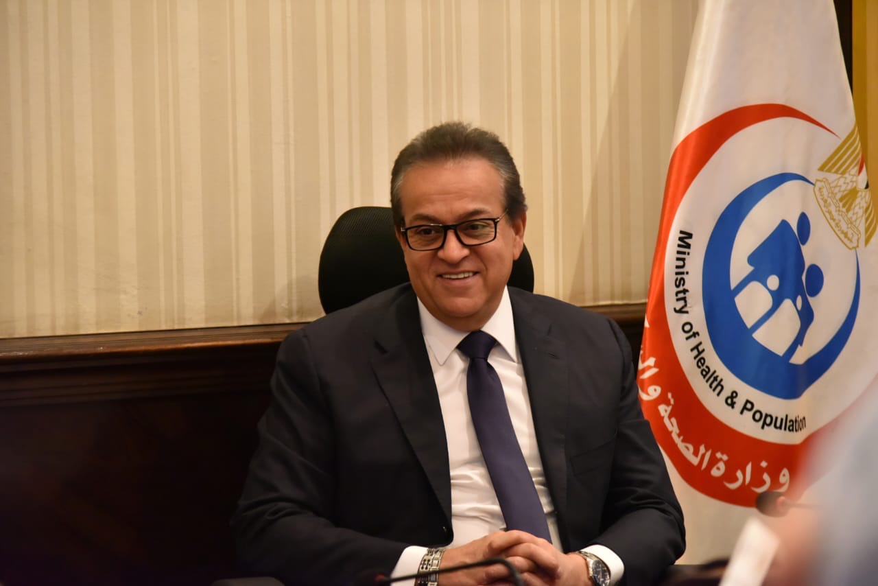 عبد الغفار: استخدام الجراحة الروبوتية لعمليات استبدال المفاصل في مصر