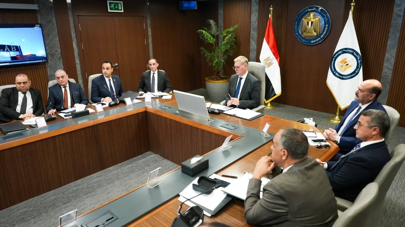 وزير البترول يشيد بالأداء ويؤكد أهمية التوسع وزيادة الطاقة الإنتاجية