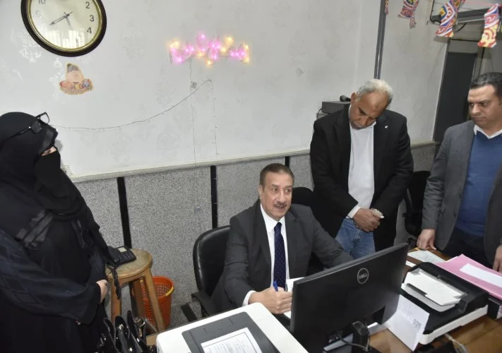 محافظ بورسعيد يشكل لجنة لحصر سيارات الجراج ويحيل مدير مركز للتحقيق