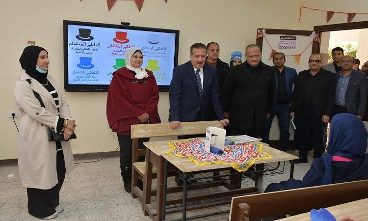 محافظ بورسعيد يتفقد مدرسة 6 أكتوبر الثانوية بنات ويتابع تطويرها