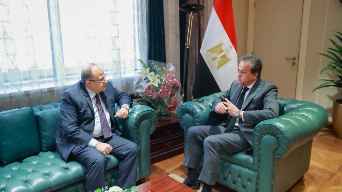 وزير الصحة يبحث مع هيئة الدواء توافر الأدوية وتوطين الصناعة