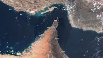 واشنطن تسمح لناقلات نفط إيرانية بعبور مضيق هرمز