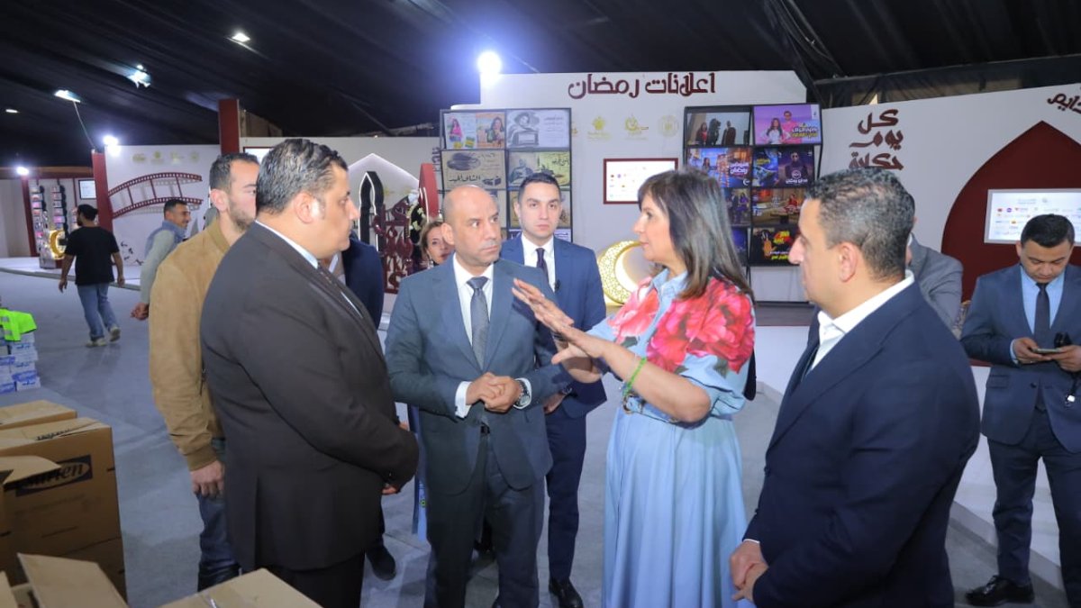 وزير العمل يشارك في تعبئة كراتين رمضان بمبادرة «المنفذ»