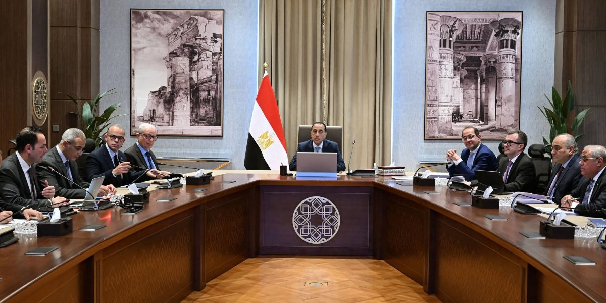 مدبولي يستعرض تحديث وثيقة ملكية الدولة ويطرحها للنقاش