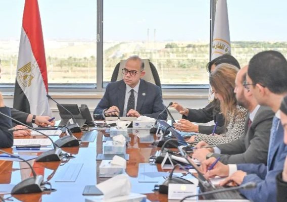 وزير الاستثمار يبحث مع البنك الأوروبي تعزيز الشراكة الاقتصادية