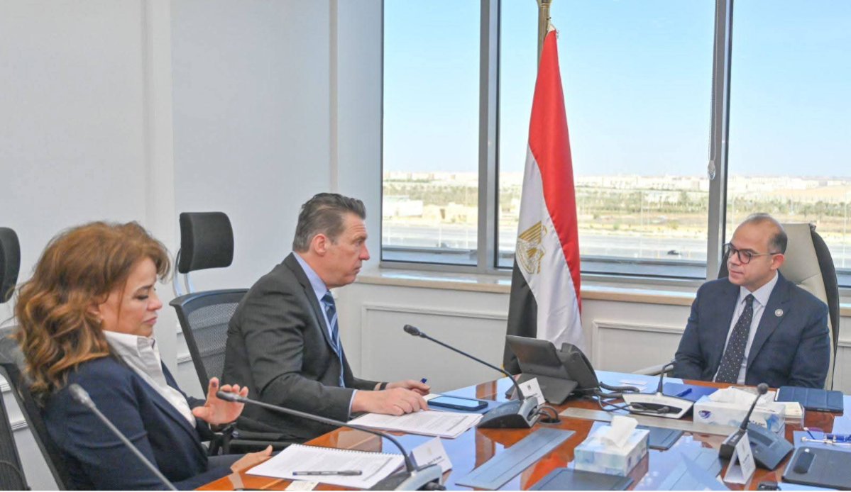 وزير الاستثمار يبحث مع البنك الأوروبي تعزيز الشراكة الاقتصادية