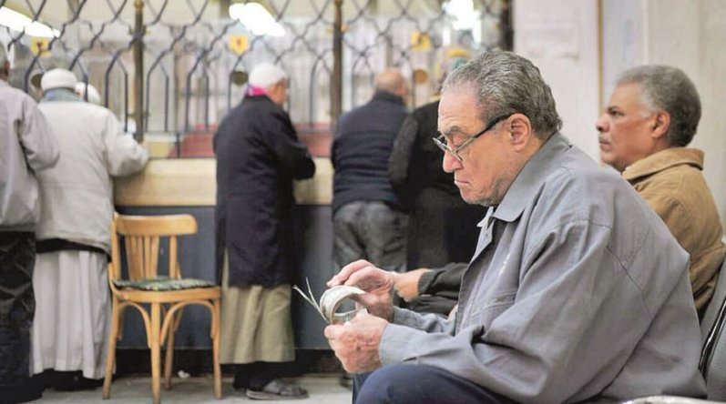 كيف يعيش أصحاب المعاشات بـ 1755 جنيهاً؟.. تعليق صادم من النقابة|فيديو