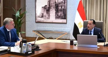 مدبولي يبحث مع وزير البترول كشف غاز جديد وخطة الحفر 2026