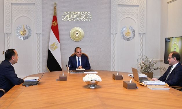 السيسي يؤكد الانضباط المالي وجذب الاستثمار في مصر