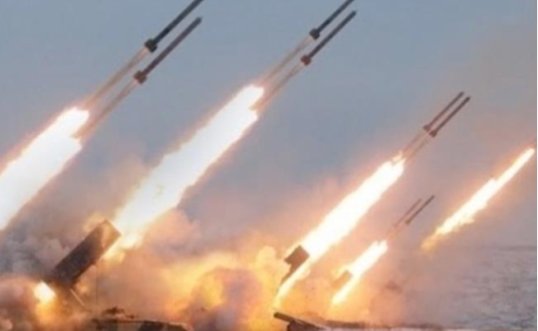 الجيش الإيراني يعلن استهداف حاملة لينكولن وإجبارها على تغيير موقعها