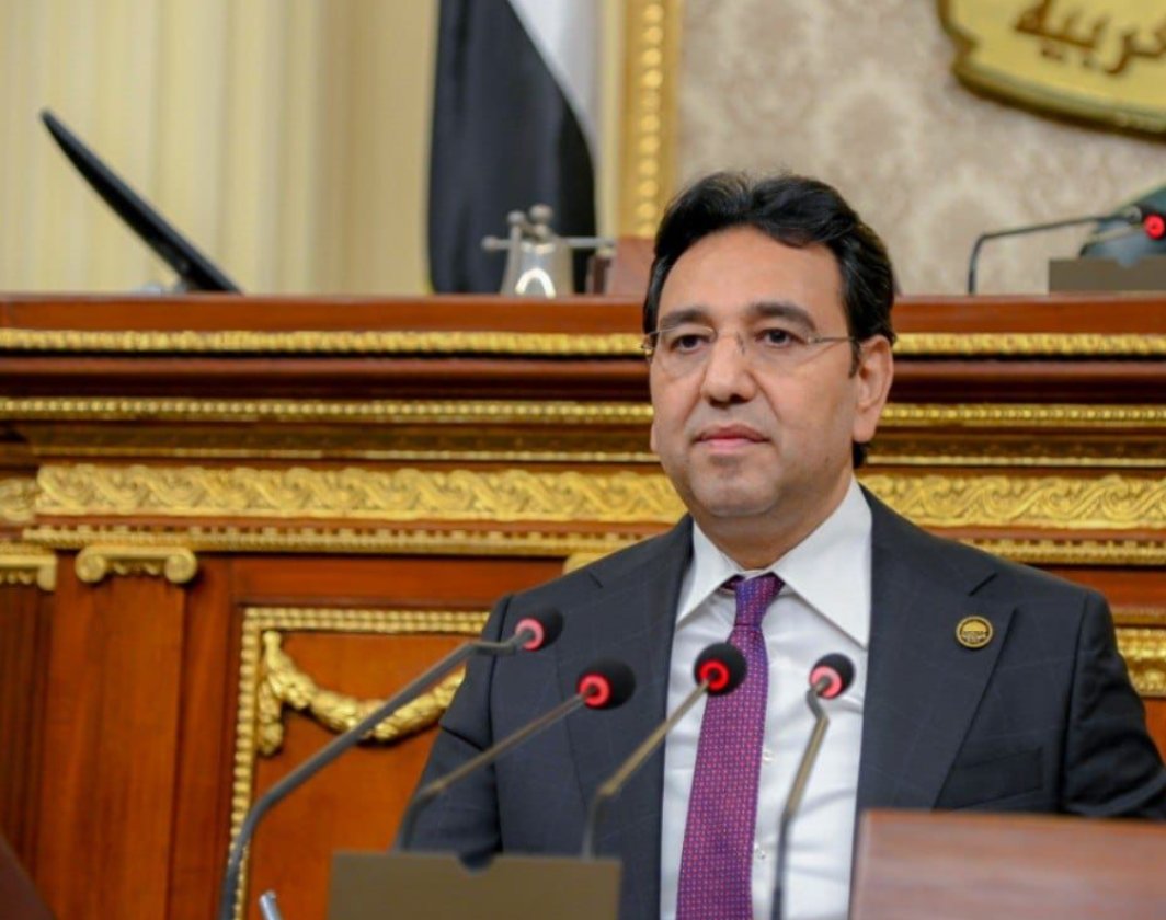 أيمن محسب: التحركات المصرية تمثل استراتيجية متكاملة لاحتواء التصعيد