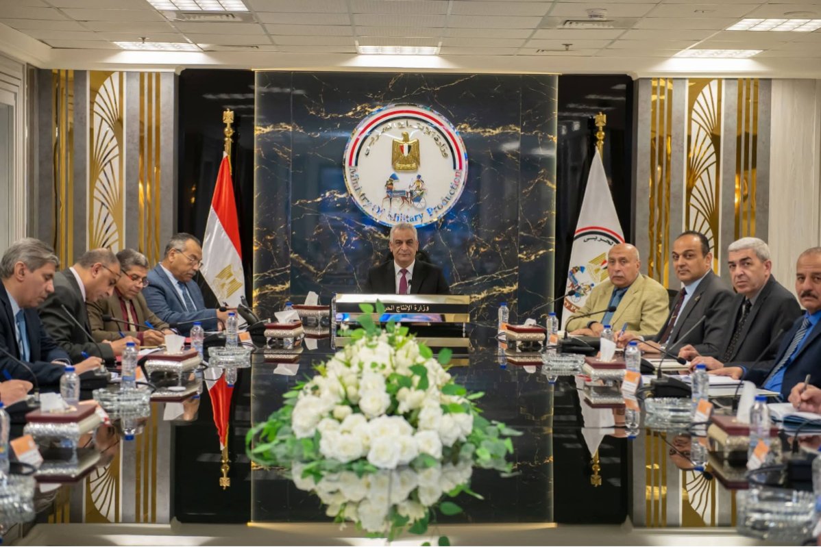 وزير الإنتاج الحربي يترأس اجتماع متابعة الأداء بشركات الوزارة