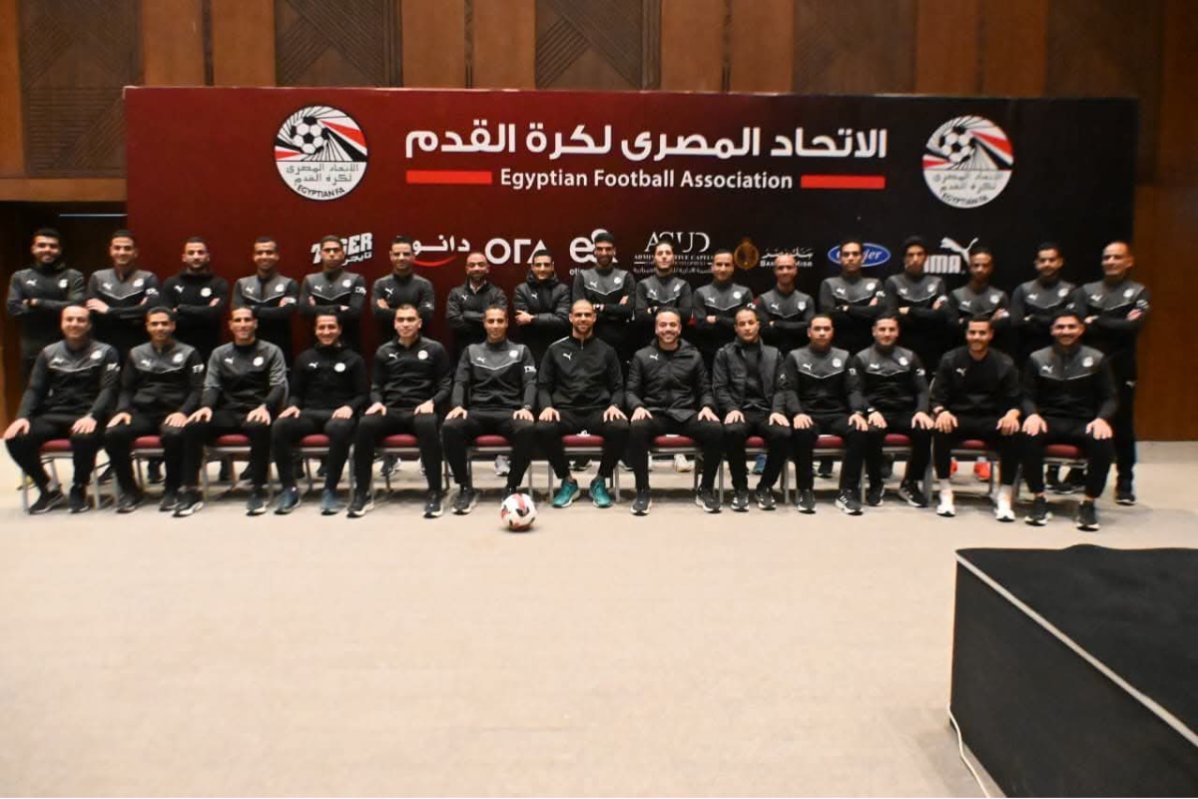 لجنة الحكام بالاتحاد المصري تُسلم الشارة للحكام الدوليين