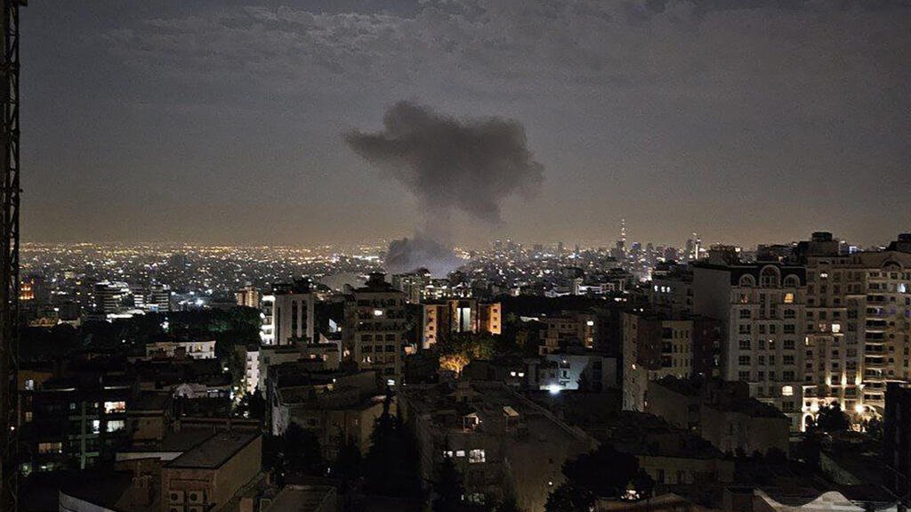 المركزية الأمريكية: استهدفنا مقار الحرس الثوري والدفاع الجوي في إيران