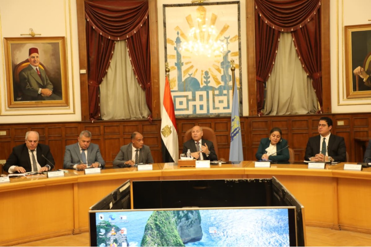محافظ القاهرة يوجه بحصر وصيانة محطات الطاقة الشمسية