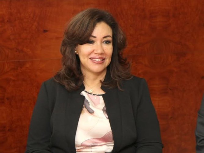 عبلة عبد اللطيف تدعو لاعتماد منهج التكلفة والعائد اقتصاديًا