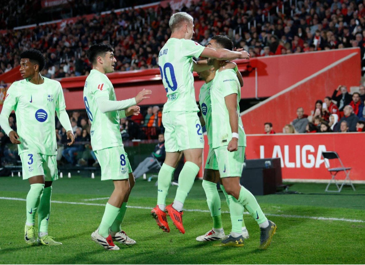 قطبا مانشستر يرغبان في ضم نجم برشلونة.. والأخير يرد