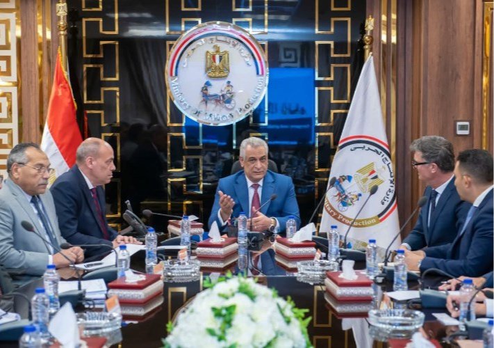 الإنتاج الحربي يبحث تعزيز التصنيع المشترك مع يونغ-هانز وتاليس مصر