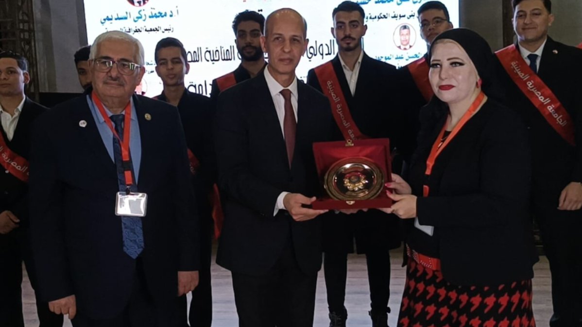 في مؤتمر المناخ الدولي.. تكريم متبادل يعكس قوة الشراكة بين الجامعات المصرية
