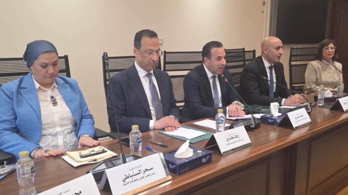 رئيسة الطفولة والأمومة تناقش مشروع قانون حماية الأطفال من الإنترنت