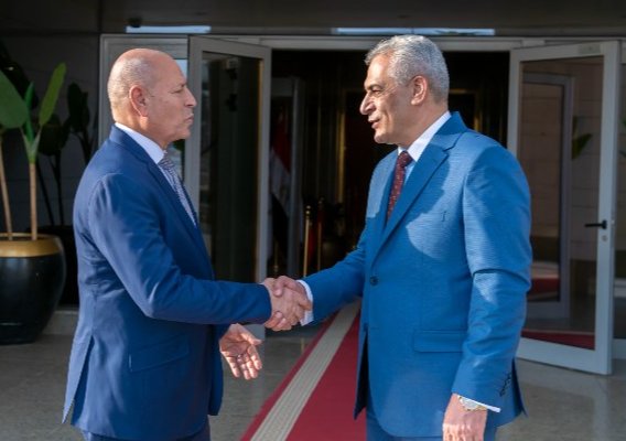 تحويل أتوبيسات القاهرة للعمل بالغاز الطبيعي وتعزيز التحصيل الإلكتروني