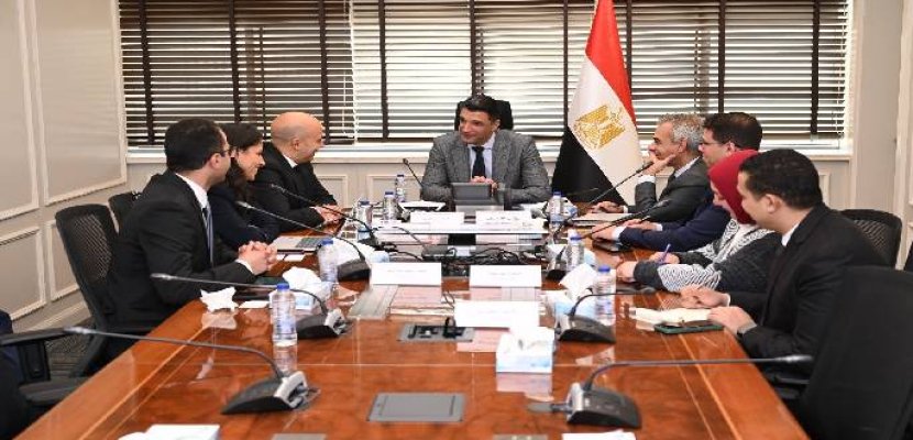 وزير الصناعة يبحث توسعات لوريال وزيادة المكون المحلي