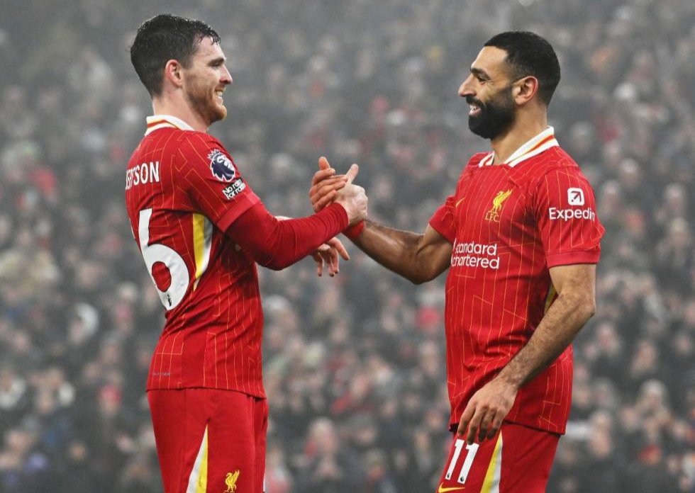 رسالة مؤثرة من محمد صلاح بعد إعلان رحيل روبرتسون عن ليفربول