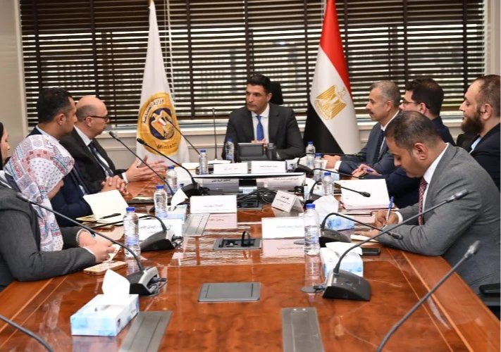 وزير الصناعة يبحث توسعات سان جوبان في مصر