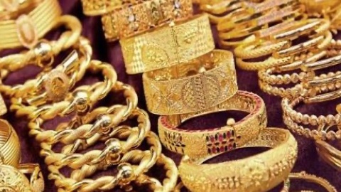 هبوط 40 جنيهًا لعيار 21.. سعر الذهب  الأحد 12-4-2026 عالميًا ومحليًا
