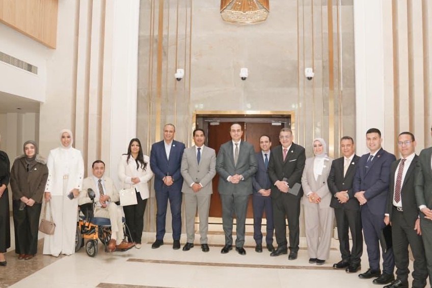 رئيس هيئة الرعاية الصحية يلتقي نواب الإسماعيلية لتطوير الخدمات الصحية