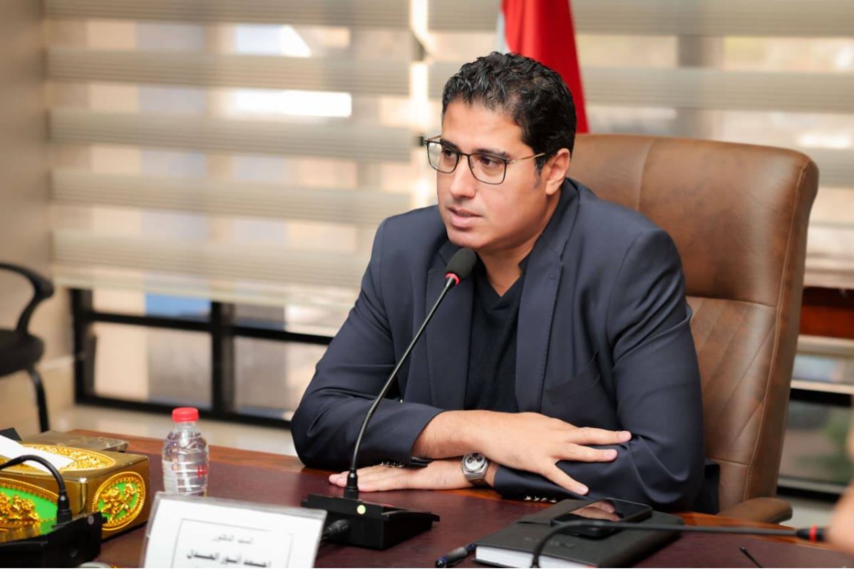 نائب محافظ القاهرة يتابع ملفات المنطقة الغربية