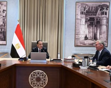 مدبولي يراجع خطة ترشيد الوقود بالمشروعات الحكومية: إرجاء طرق واستكمال الاستراتيجي فقط لتخفيف الضغط على الاستيراد