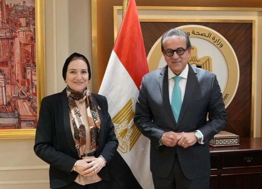 النائبه رانيه صدقى تناقش ملف المستشفيات الخاصة مع وزير الصحة