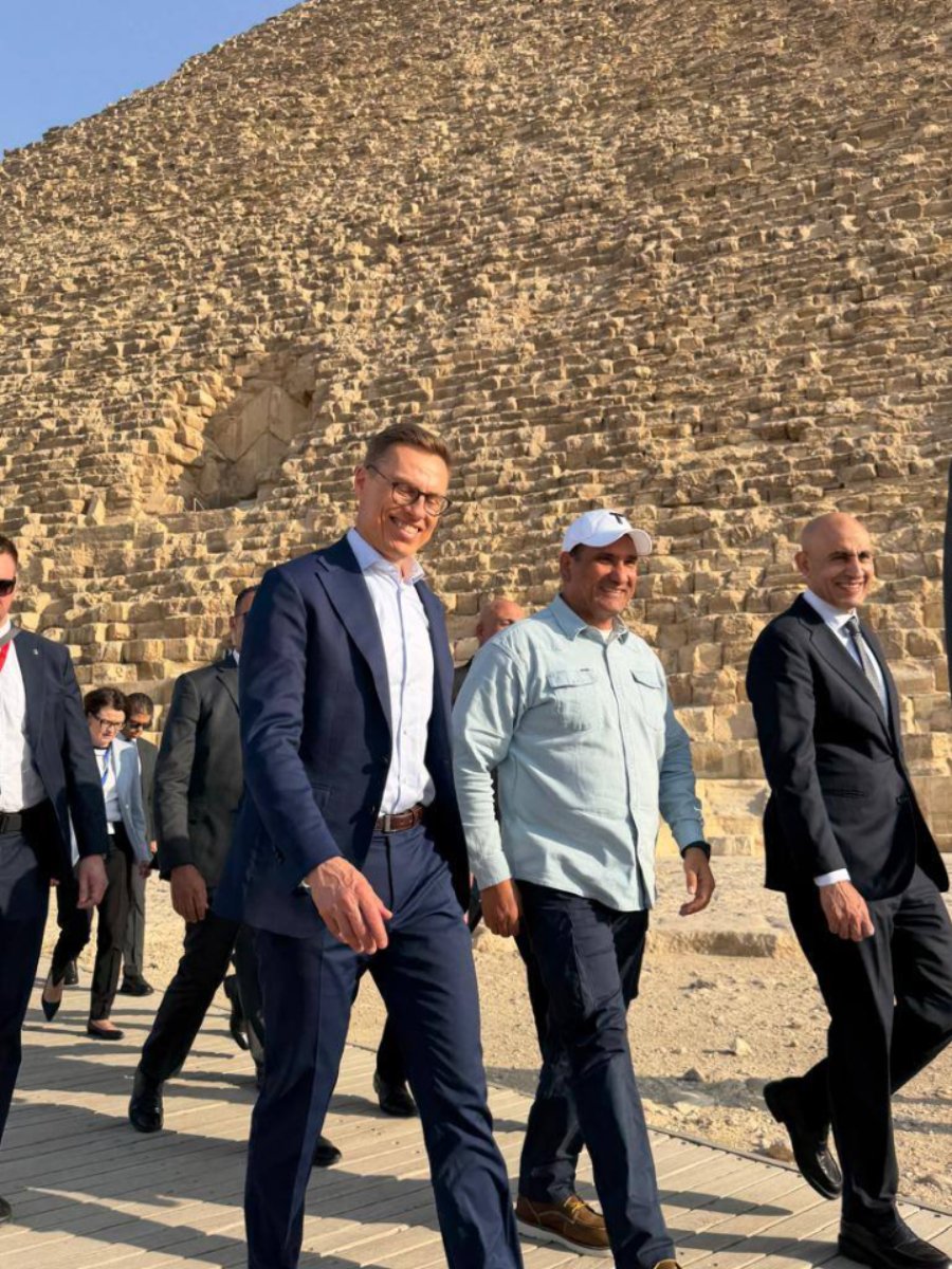 رئيس جمهورية فنلندا يزور المتحف المصري الكبير ومنطقة أهرامات الجيزة