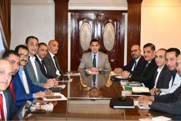 وزير الشباب يتابع خطة اتحاد التجديف دوليًا وأولمبيًا