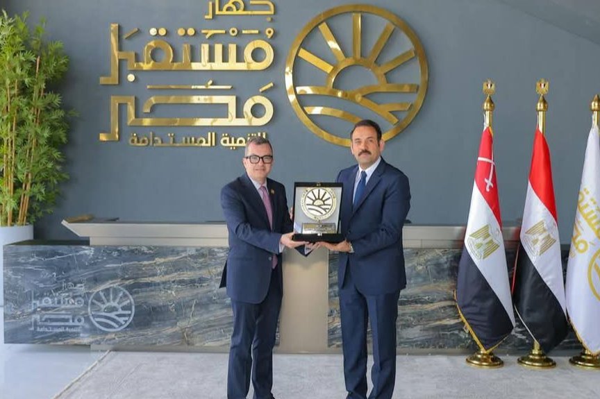أحمد  رستم  يجتمع مع المدير التنفيذي لجهاز مستقبل مصر للتنمية المستدامة لبحث التعاون المشترك