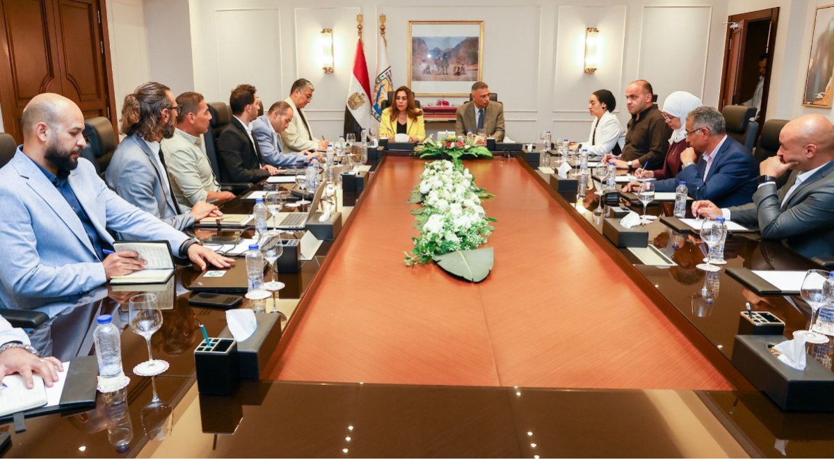 منال عوض تبحث مع غرف السياحة بشرم الشيخ ملف المحميات الطبيعية