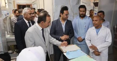 محافظ سوهاج يتفقد المستشفى العام ويوجه بحصر شامل للأدوية