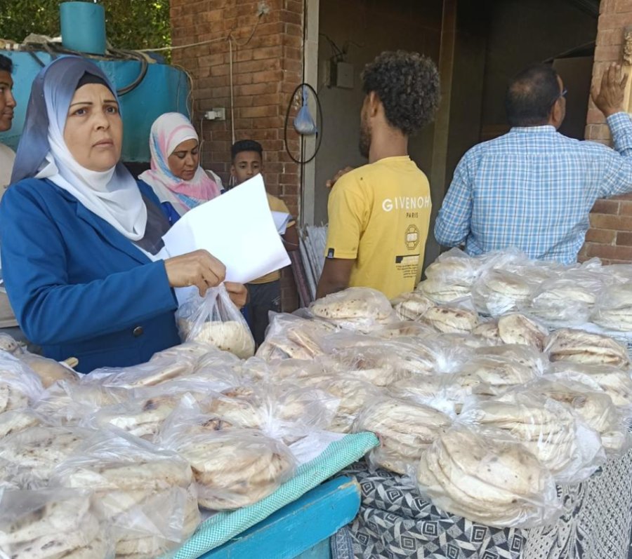 حملات تموينية مكبرة تضبط 305 مخالفة متنوعة بالأسواق والمخابز بقنا