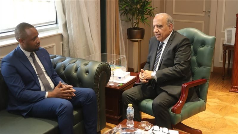 الكهرباء المصرية تبحث التعاون مع رواندا لتعزيز الطاقة المتجددة