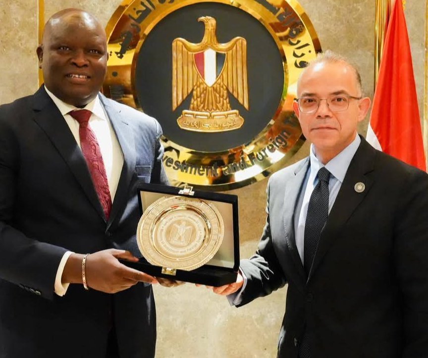 وزير الاستثمار يبحث مع نظيره بجنوب السودان تعزيز التعاون الاستثماري والتجاري