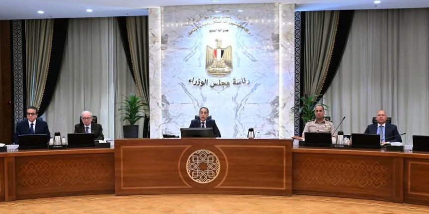 مدبولي يهنيء عمال مصر : نقدر جهودكم الوفية في دفع تروس الإنتاج في مختلف القطاعات