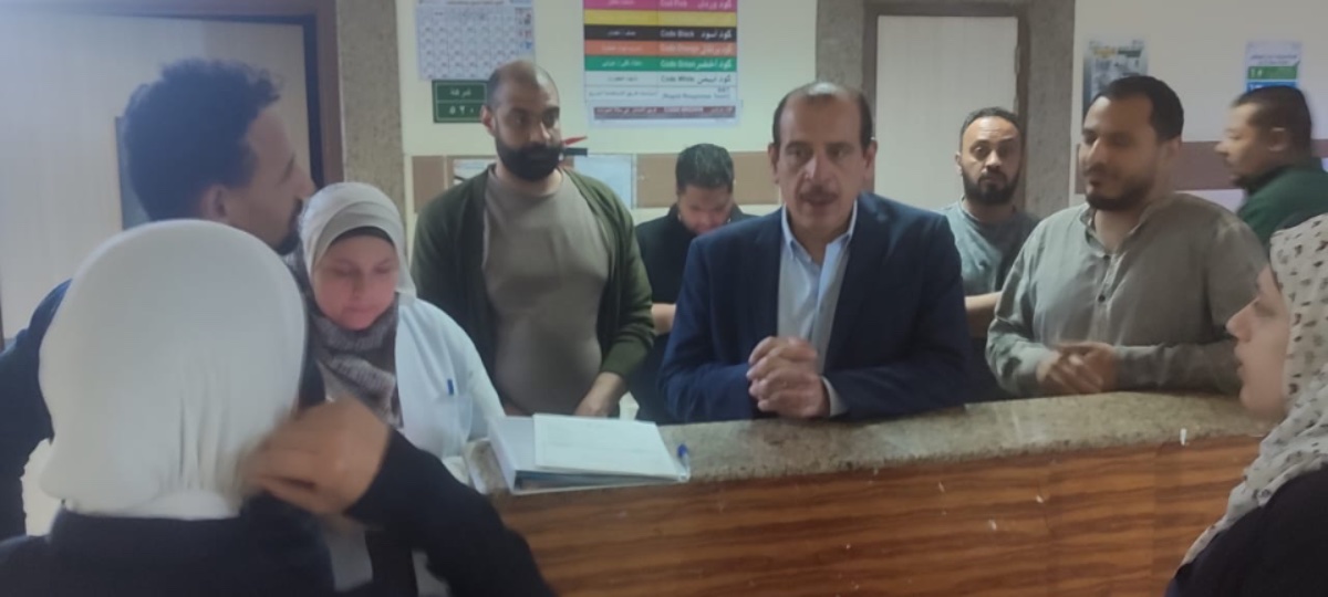 عمرو قنديل: يحيل مسؤولين للتحقيق ويكافئ مستشفى 15 مايو  بجولة مفاجئة
