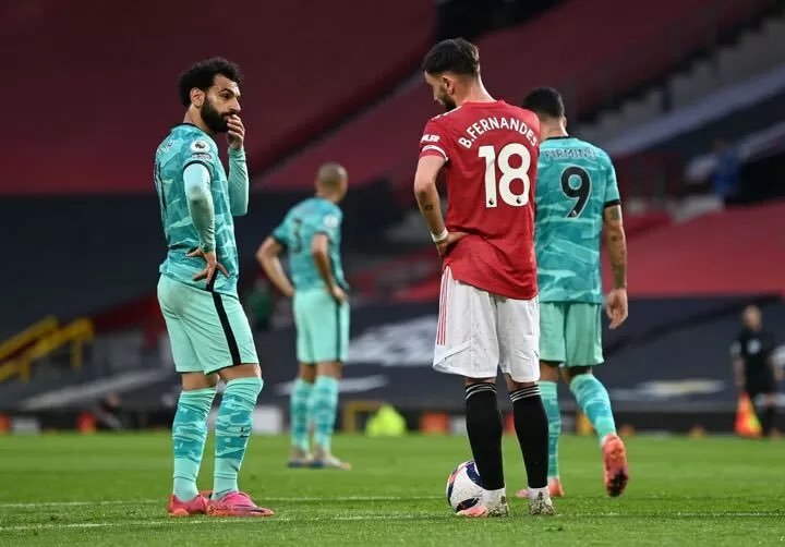 لاعب استثنائي.. برونو فيرنانديز يدافع عن محمد صلاح