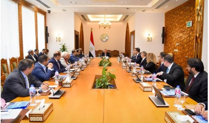 وزير الخارجية يلتقي شركات مصرية بأفريقيا لتعزيز الاستثمار