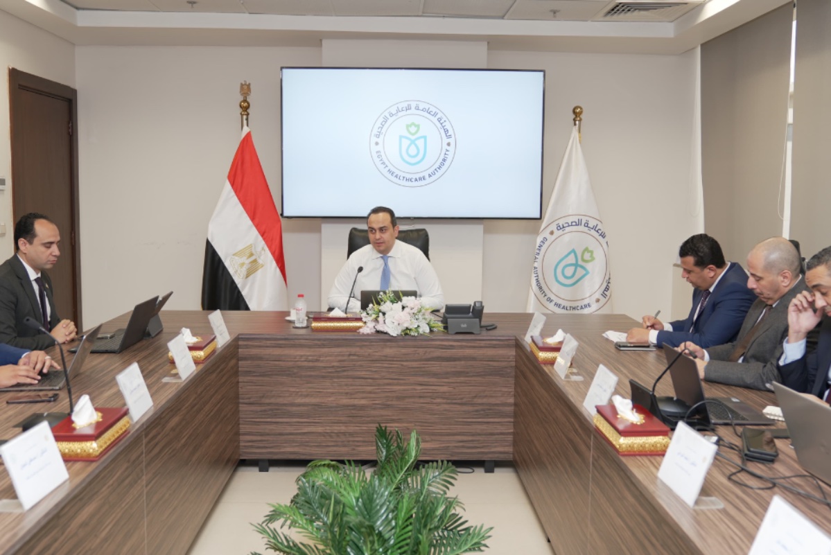 السبكي يشدد على رفع كفاءة التشغيل وتعظيم الإيرادات داخل هيئة الرعاية