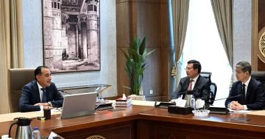 مصطفى مدبولي يبحث مع رئيس شينخوا تعزيز الشراكة الاستراتيجية بين مصر والصين