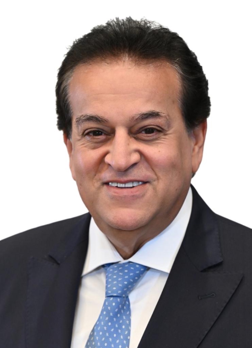 عبد الغفار  يمد تراخيص الطب 2021 حتى نهاية 2026 لدعم الأطباء و الخدمة